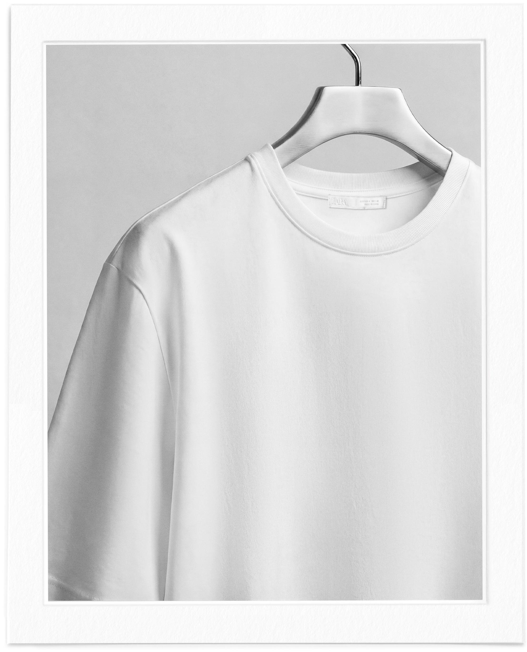 Zara - Zara T-shirt court à col rond et manches courtes Zara - Zara T-shirt court à col rond et manches courtes